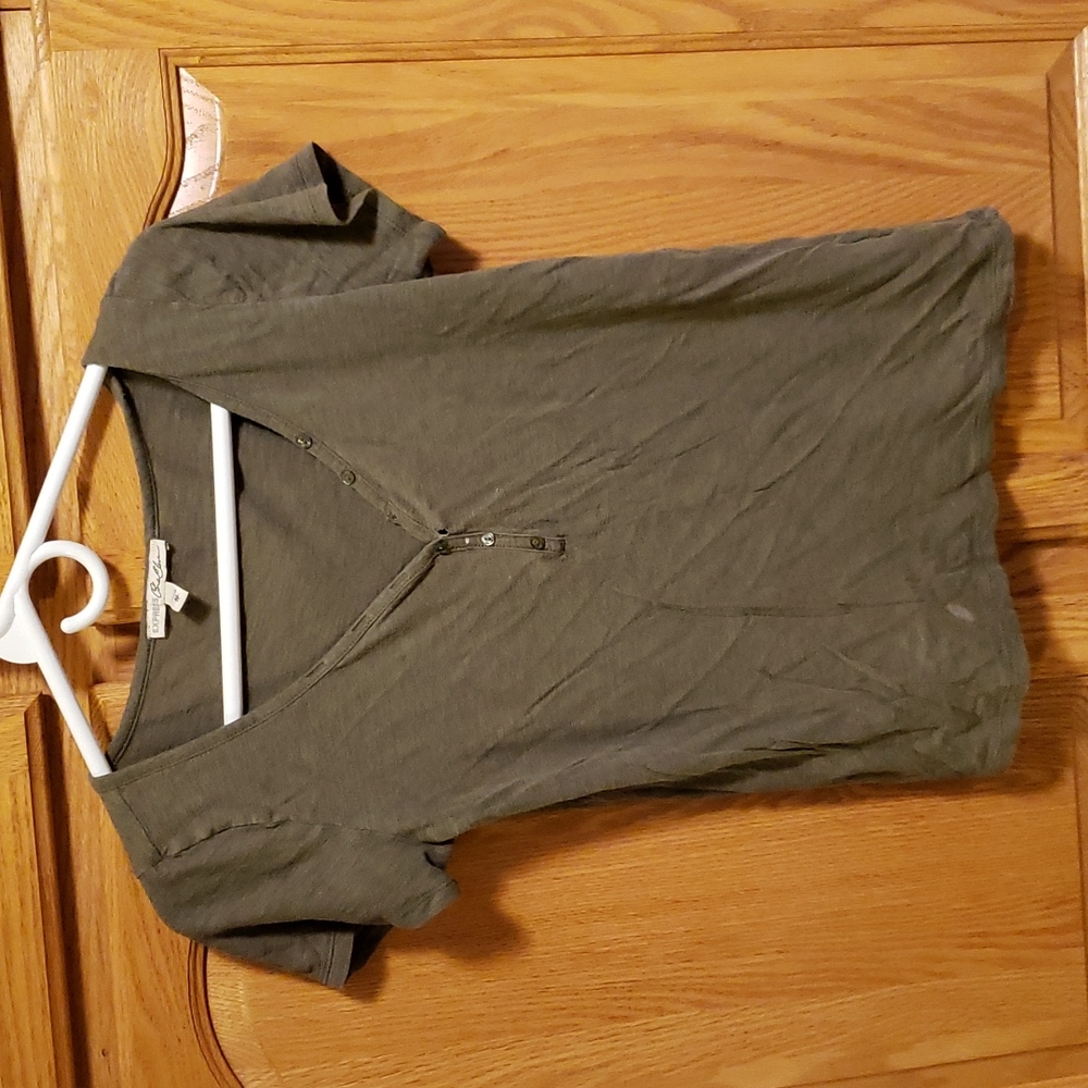 Express T with buttons on front
